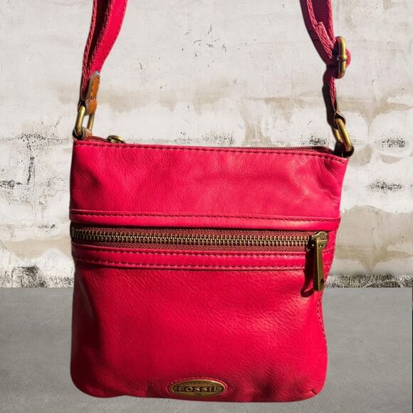 Fossil NWT Leather Ruby Wine Explorer Mini Crossbody Bag - Picture 1 of 7